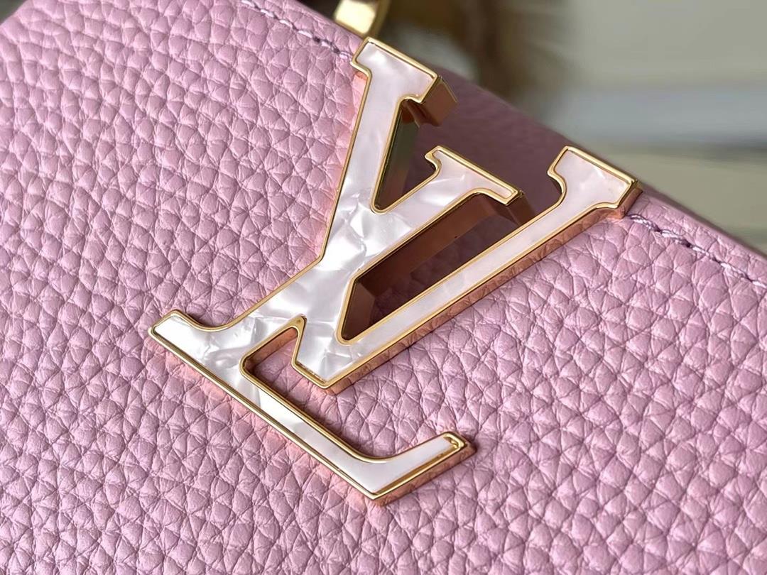m22122 light purple mini capushell mini handbag is designed with new capucines at the bott