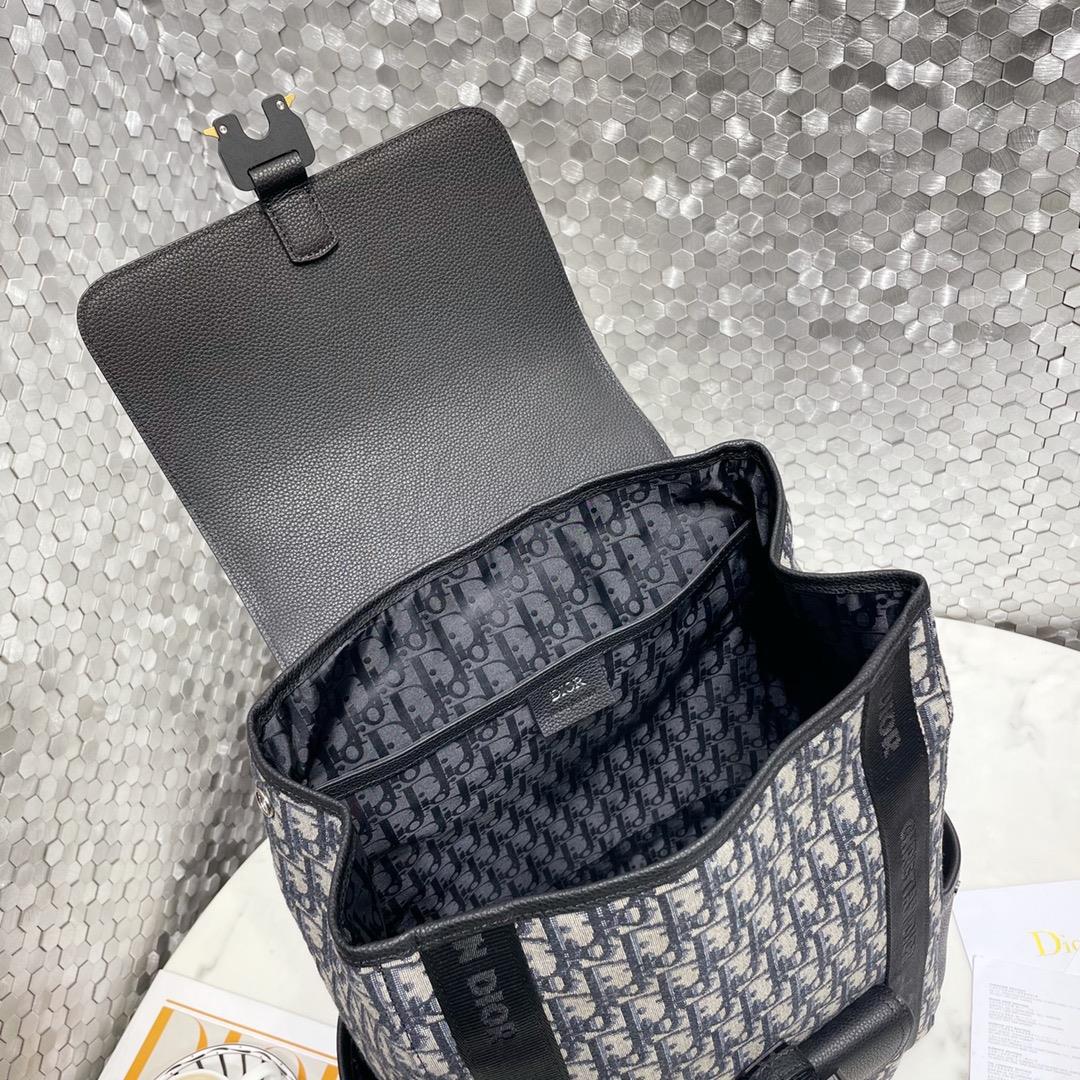 Saddle BackpackThis backpack is made of black grain cowhide with aged flowersUse padded me