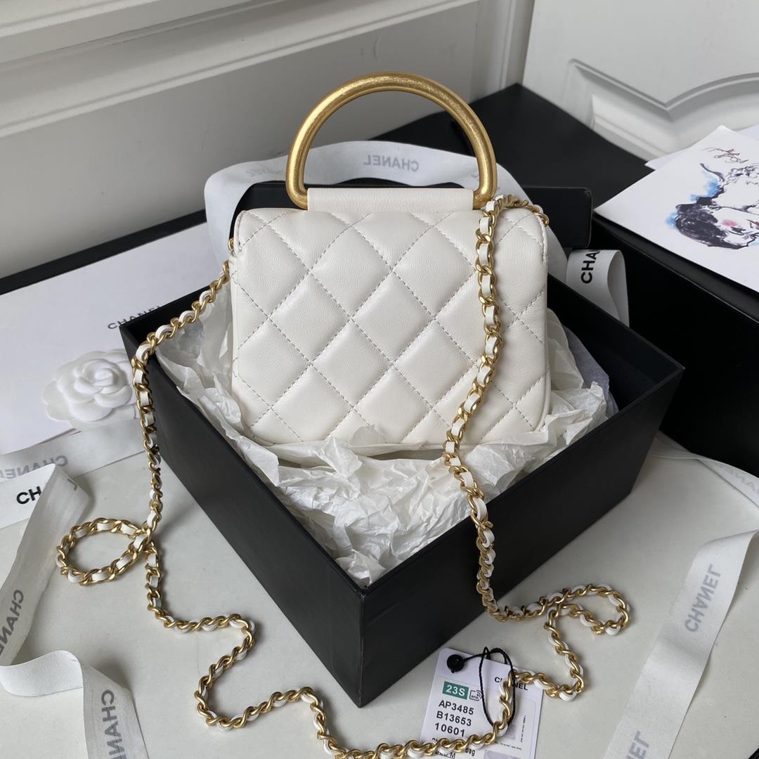 Chanel metal bracelet flip phone case Bright sheepskin with one color and full texture an