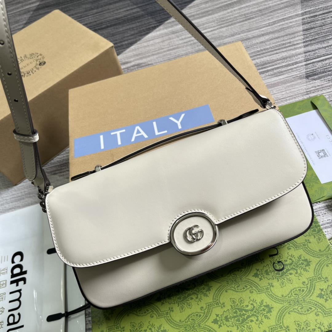 Comes with a fully packaged Petite GG series small shoulder backpack The Gucci 2023 Early Autu