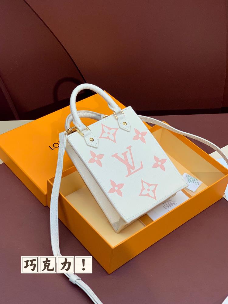 M69442 Chocolate PETIT SAC PLAT Handbag Petit Sac Plat Handbag is designed with Epi leather concentrate Louis Vuittons classic Sac Plat handbag and