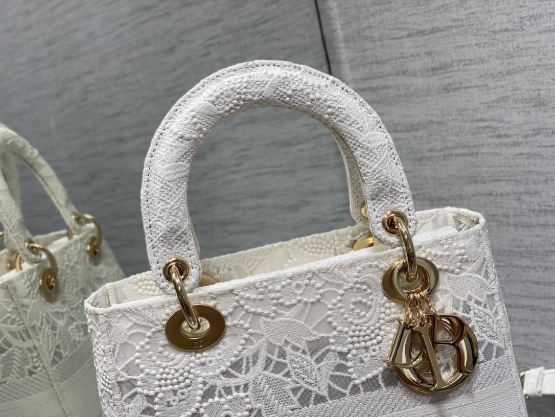 Ladys latest lace collection is full of fairy charm classic graphic embroidery exquisite craft