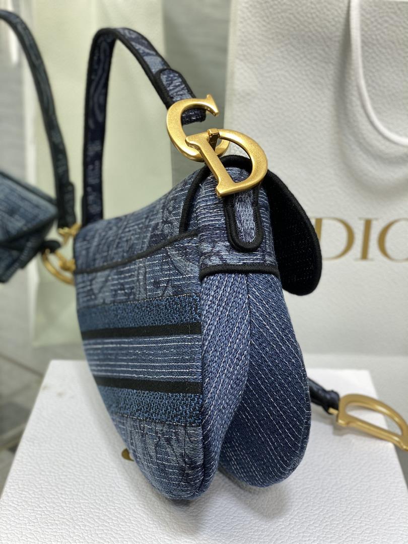 Dior in stock Saddle bags new early autumn denim blue embroidery is a reincarnation of f