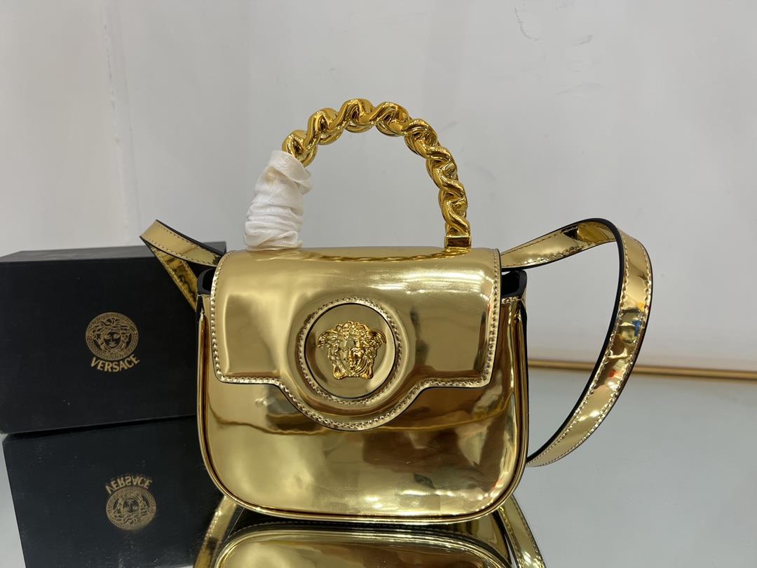 VERSACE paint returnTell the little queen about the modern corner in the early autumn   a