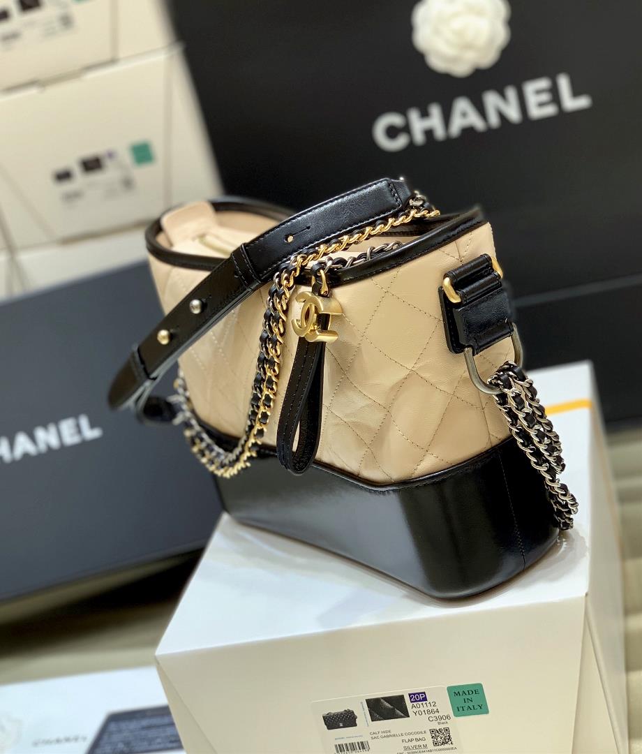 New version pure originalGabrielle hobo bagFrom the name to the endorsement lineup the configu