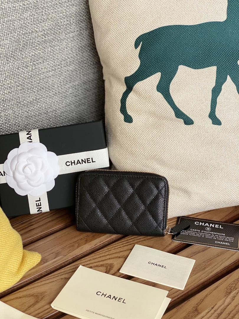Model 3045 CHANEL 22k embossed logo large double C hardware with a fresh design and exqui