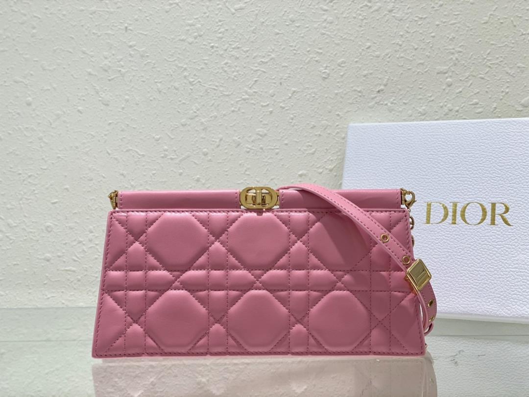 New Dior handbag This Dior Caro Colle Noire chain handbag is a new addition to the autumn 2023 ready