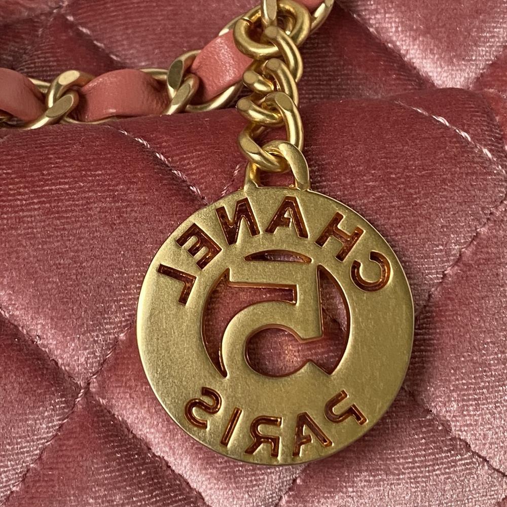 The ceiling of the small Chanel23 AS4323 velvet hobo stable shoulder bag has the highest a