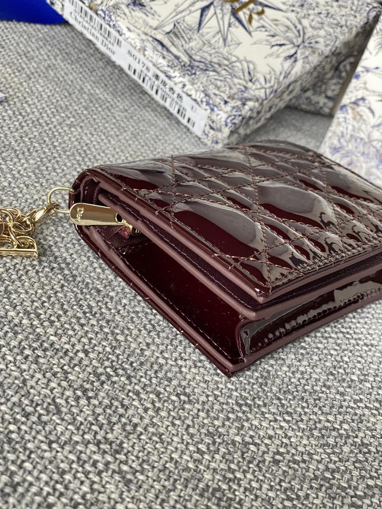 Dior lady dior cow patent leather large capacity card bag now babies like to carry small bags when going out number D3020 This one is very suitable