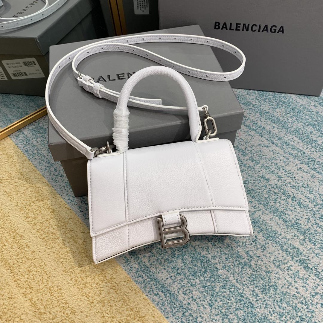 Diamond grain shipment xs small  The hourglass bag that you have asked for N times is LaBalenciags h