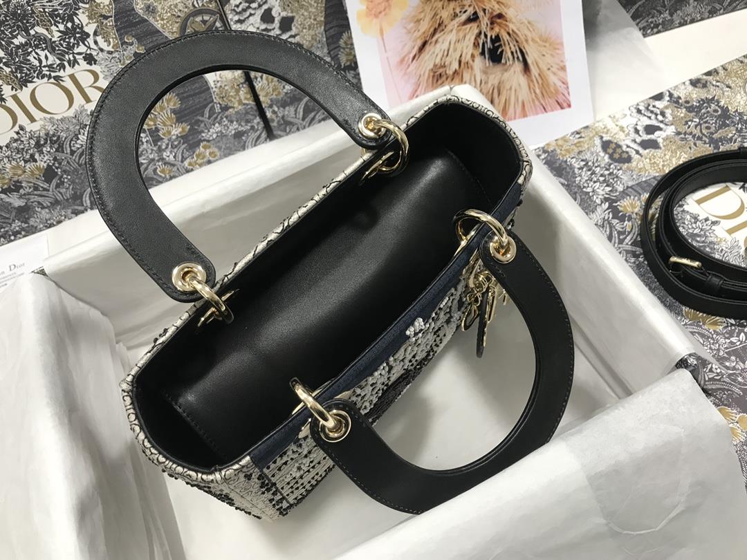 Lady Dior embroidered fate beads with five squares elegant and beautiful insights Fashionable 