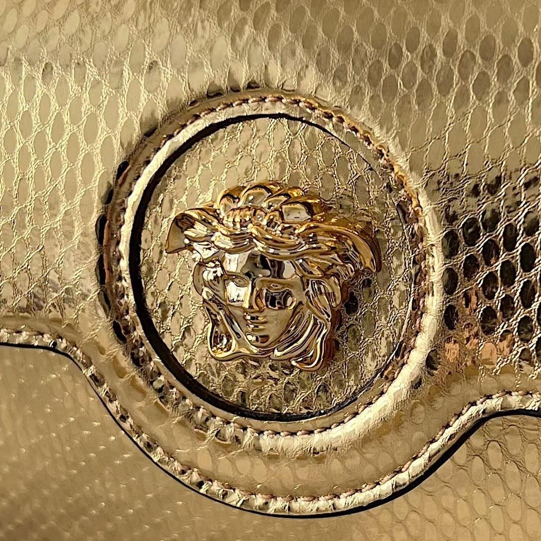 Golden SnakeVERSACE Golden Snake wrapped up the modern corner of the little queen in the early