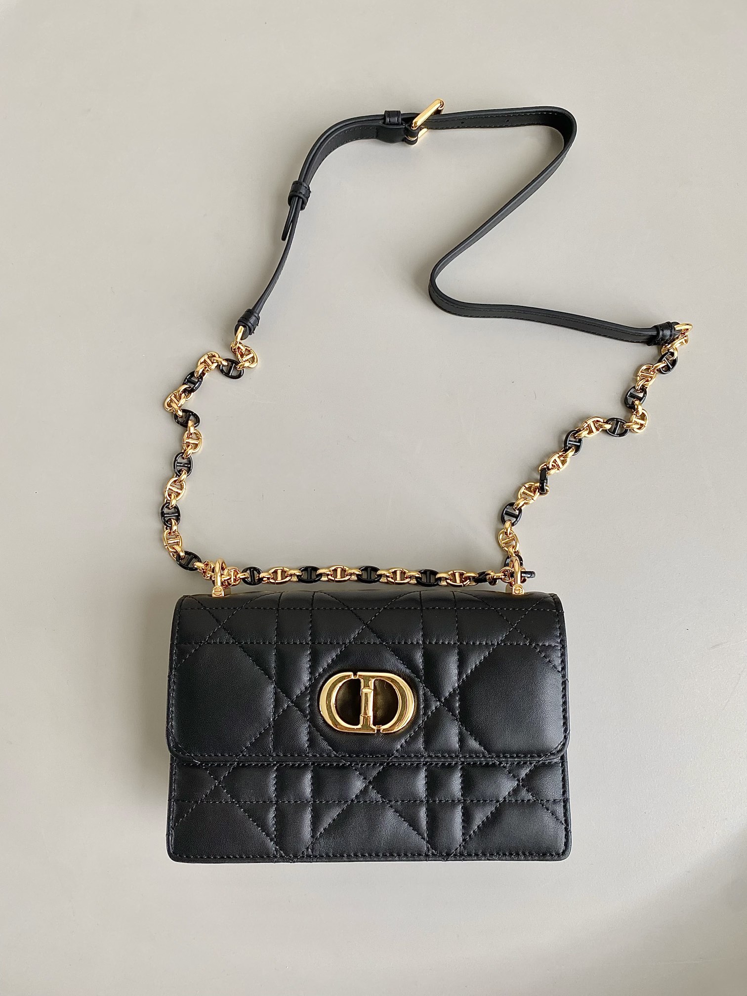 Black Mini Chain handbagHang up Hang up Hot all over the networkNot surprisingly summers favor