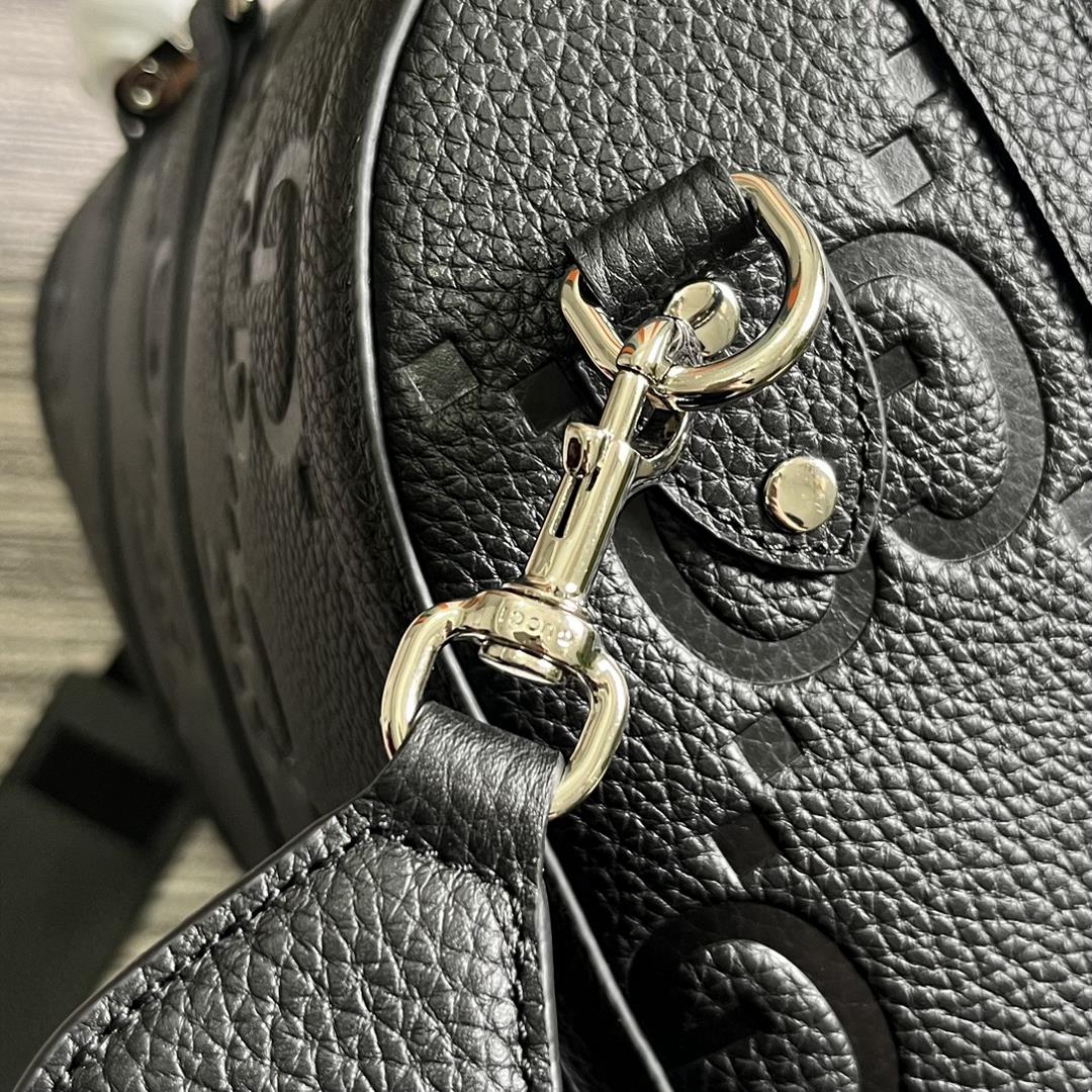 0 Equipped with a counter gift bag as a refreshing interpretation of Mr Guccio Guccis initials