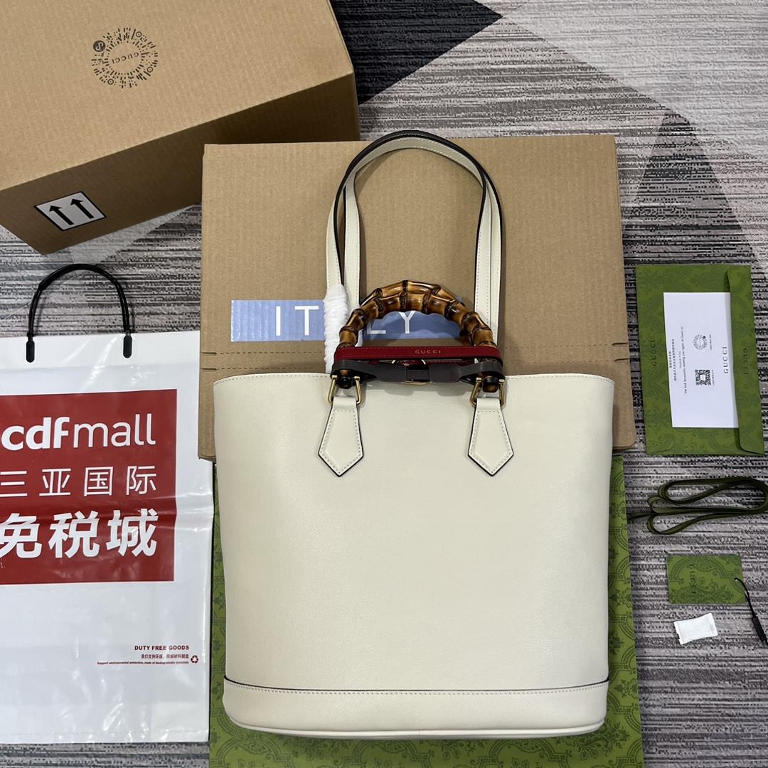 Equipped with a complete set of packaging GG Dianas bamboo tote bag inherits the brands design