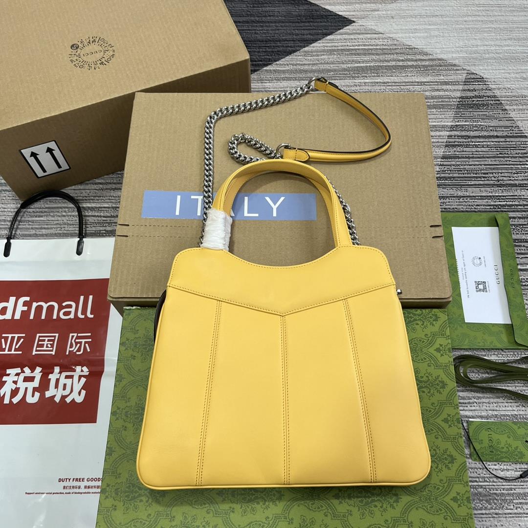 Comes with a fully packaged mini GG small tote bag This mini GG small tote bag is vividly pres