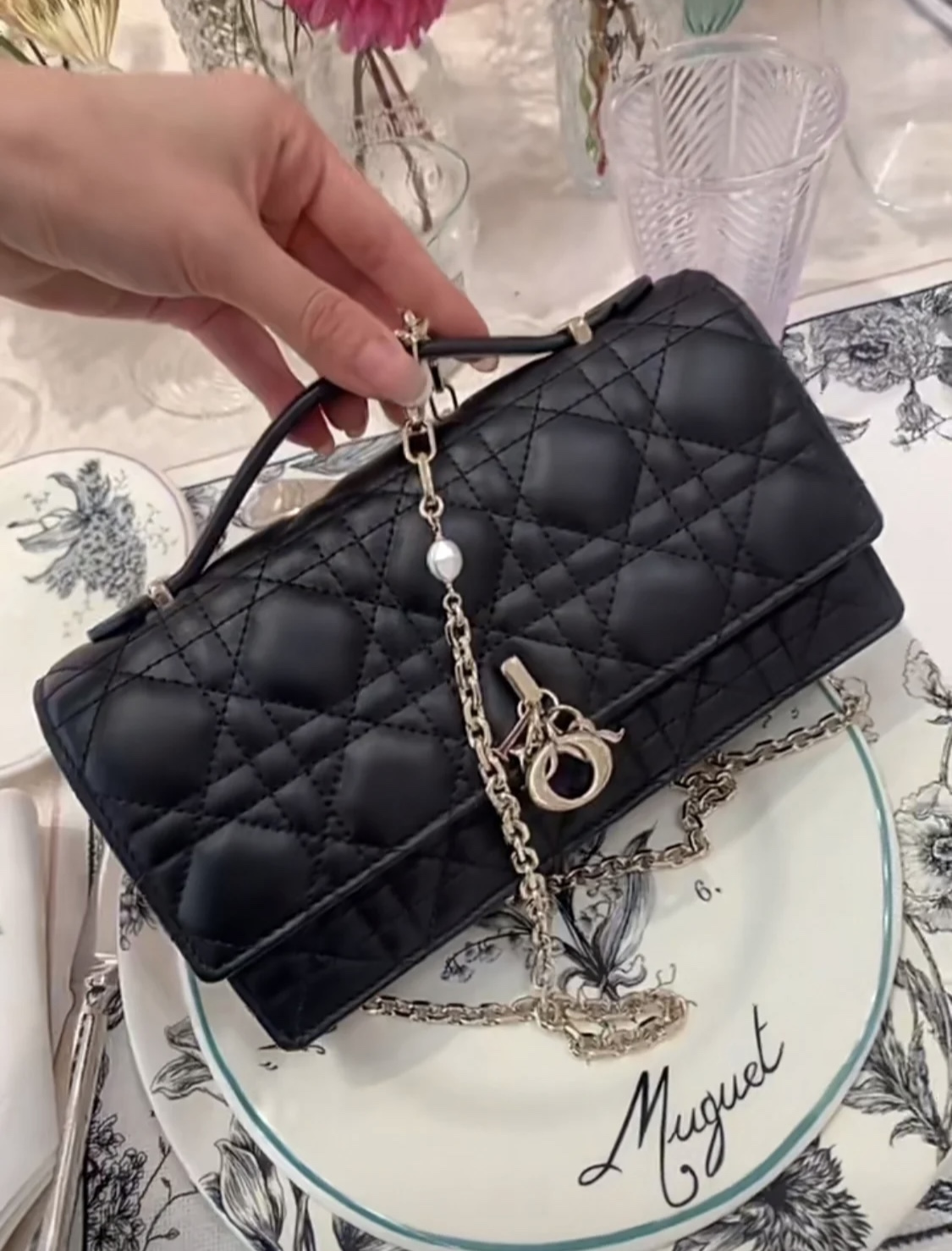 and women's footwear, jewelry, perfume, cosmetics, children's wear and other high-end consumer
