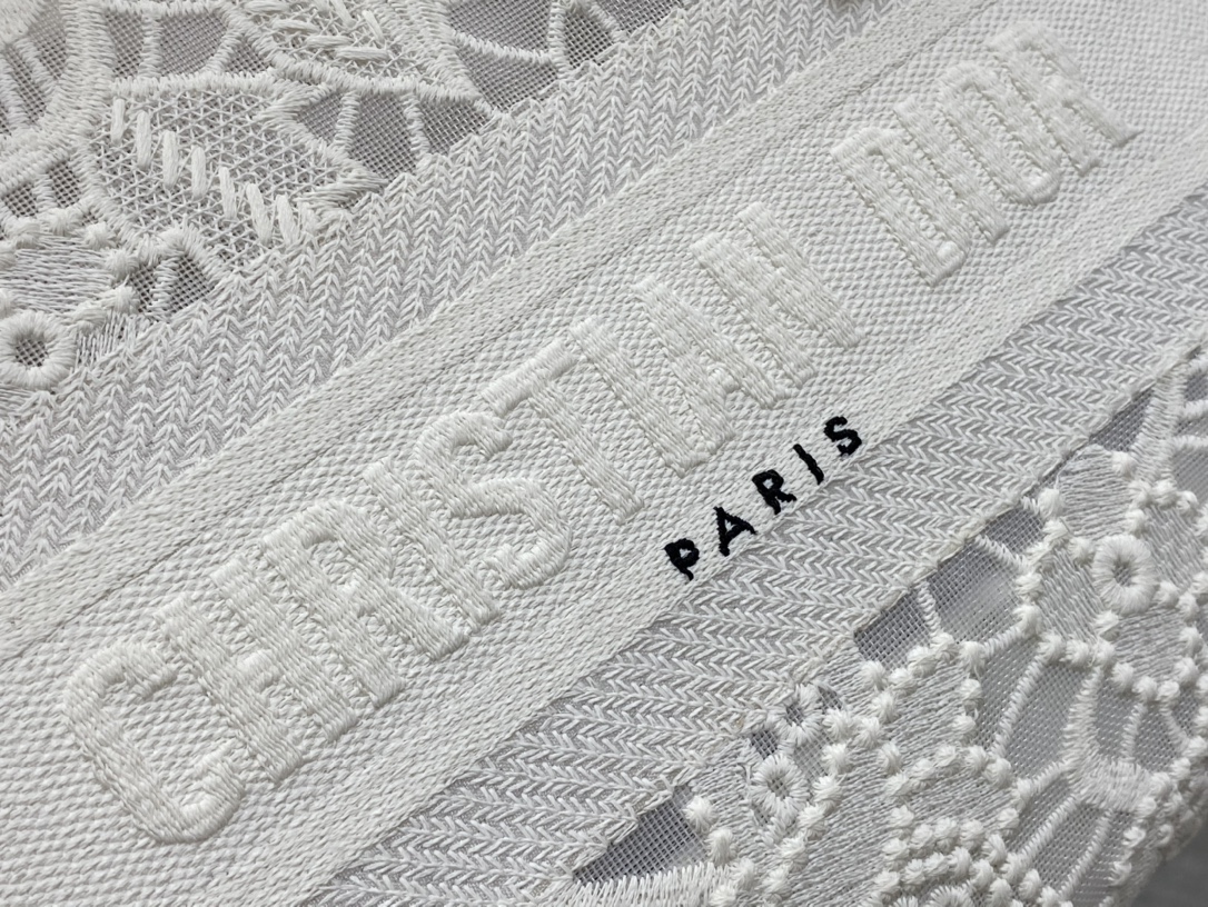 Ladys latest lace collection is full of fairy charm classic graphic embroidery exquisite craft