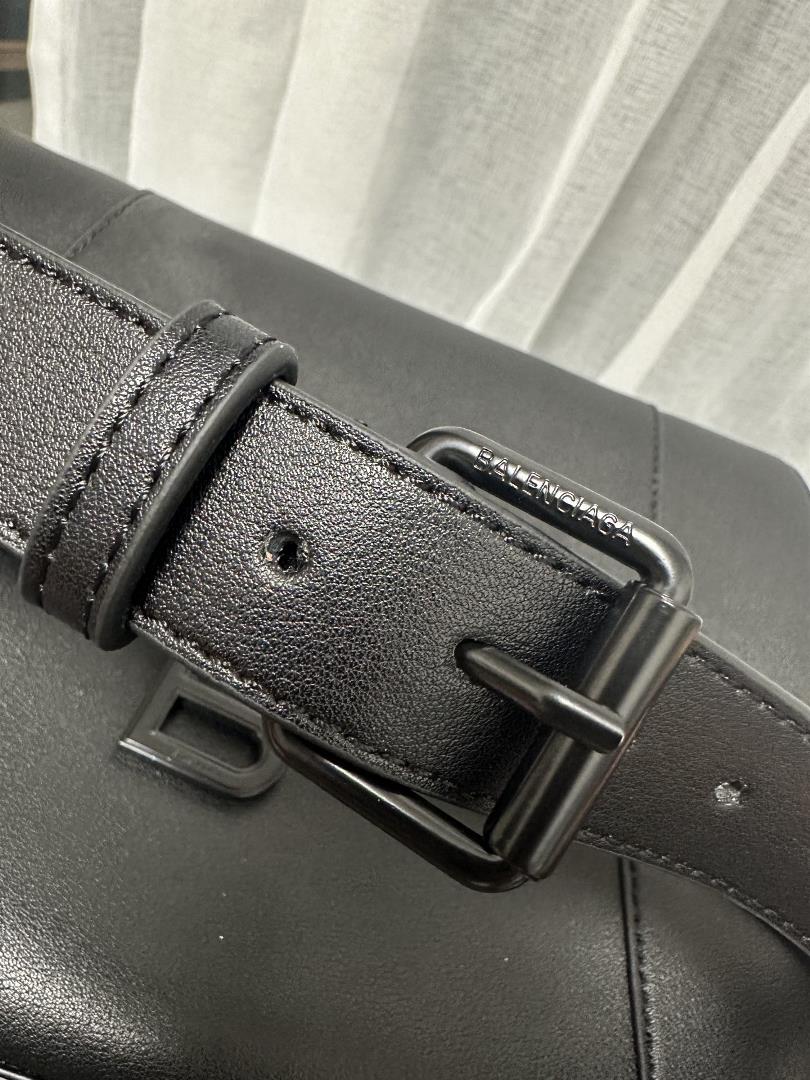 Balenciag Downtown 21ss a popular hourglass bag in the new autumn and winter season with a met