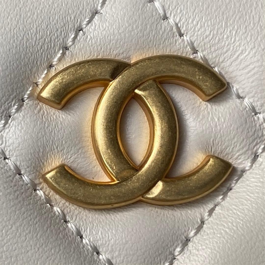 Chanel Xi Leather Bag 23B New AS4368The newly designed hobo binding is adorned with exquis