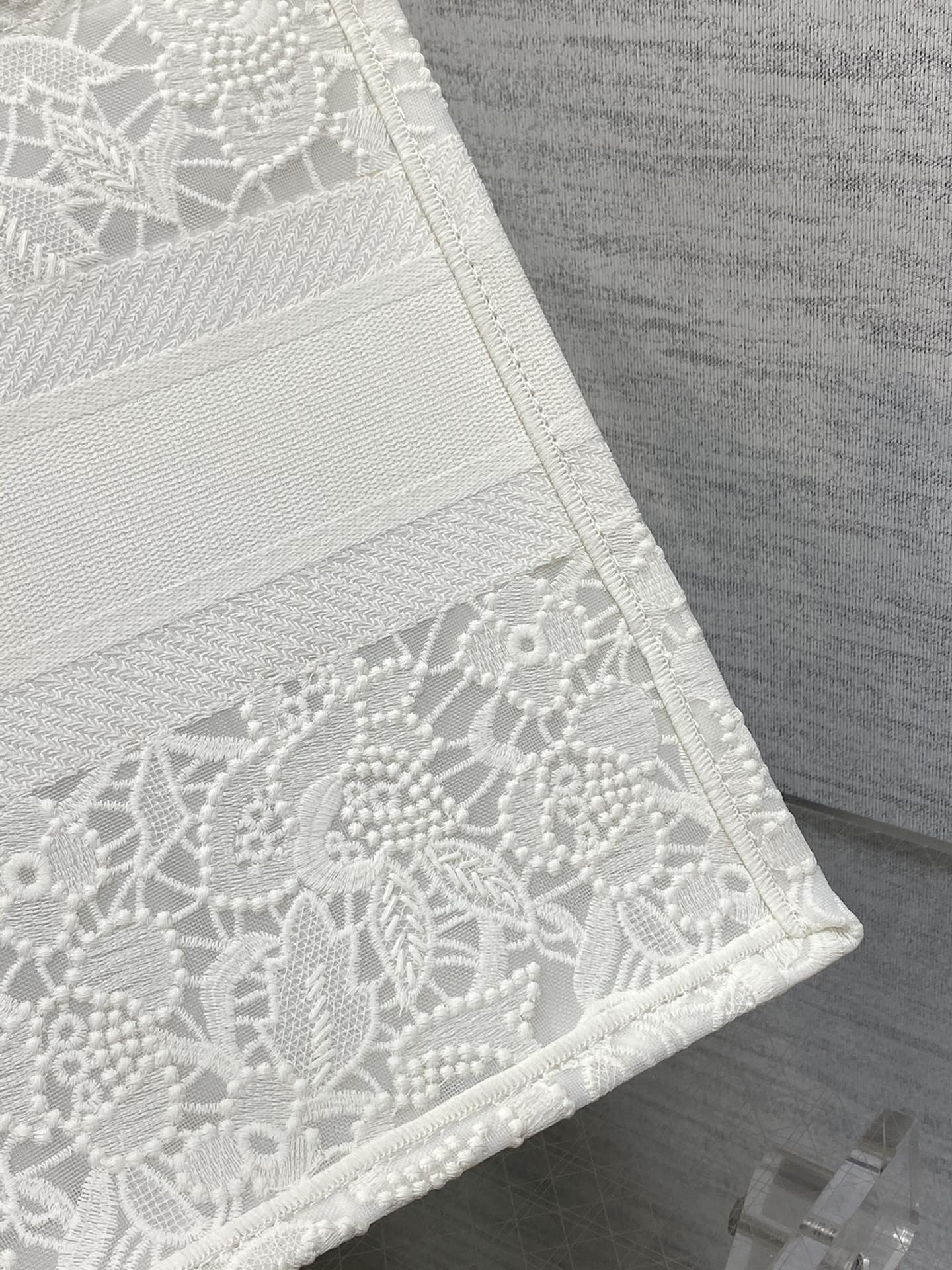 Totes latest lace mesh series is elegant and atmospheric When placed alone they are all glowin