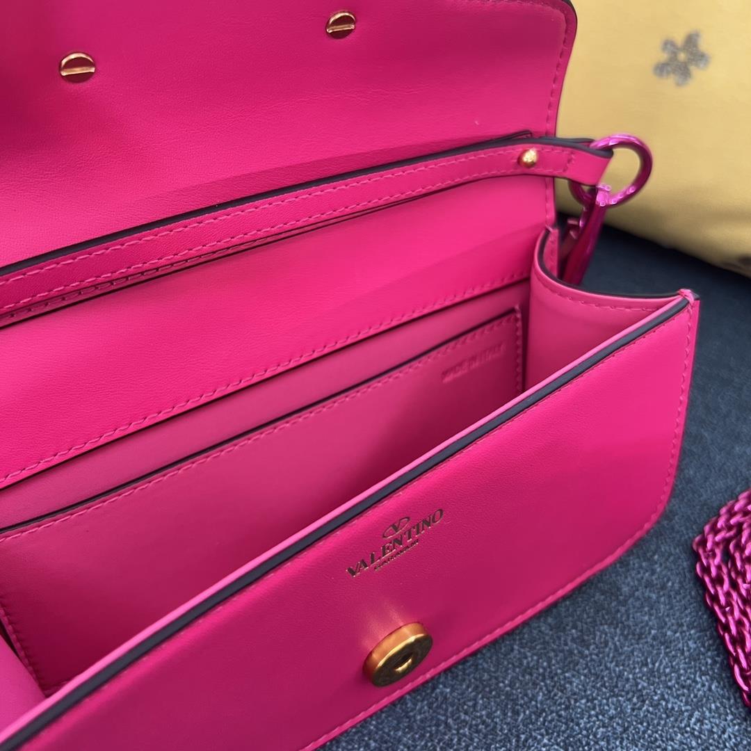 Small Garavani MINI LOC calfskin handbag with metal VLogo Signature detailsEquipped with detac