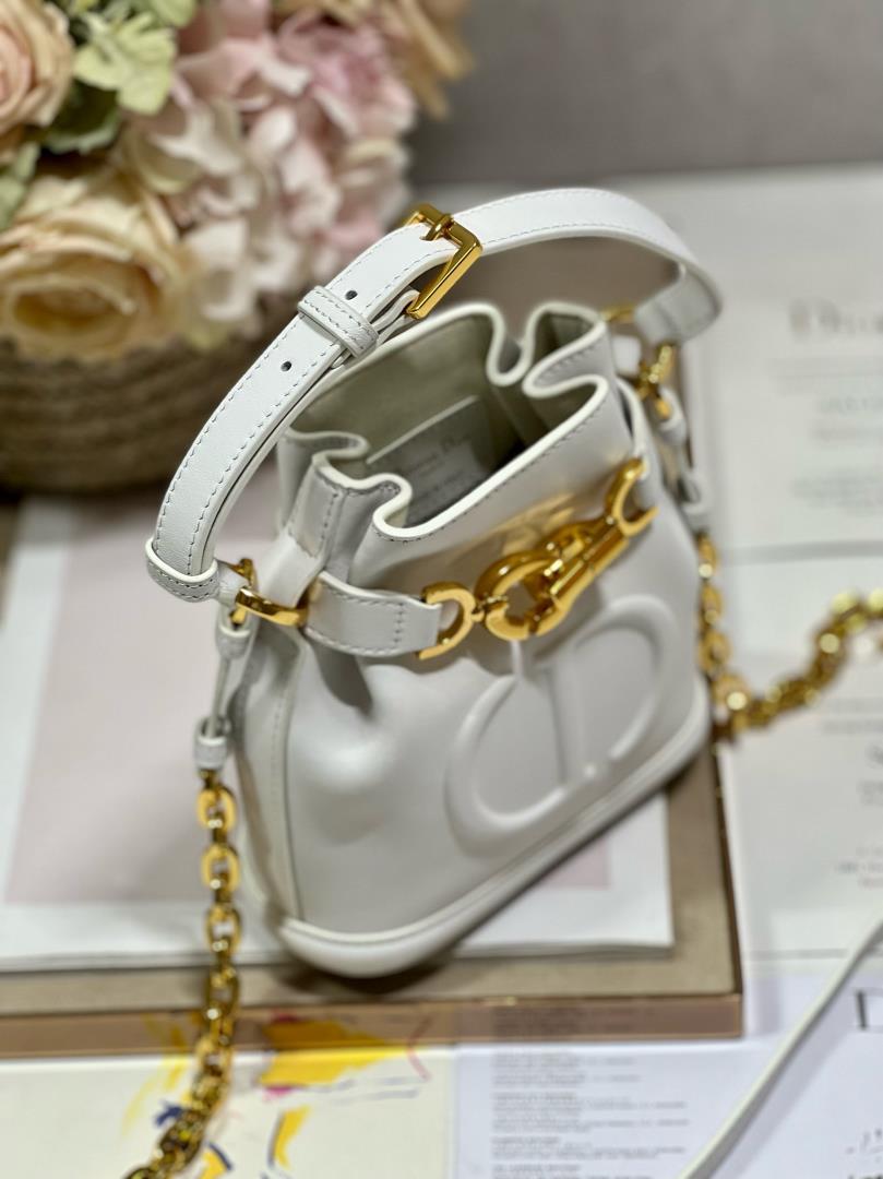 CEST DIOR small handbag whiteThis Cest Dior handbag is a new autumn 2023 item elegant and clas