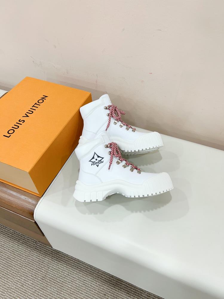 CertifiedLatest AutumnWinter Ruby Big Head Flat Bottom Short BootsShort boots inspire trendy charm