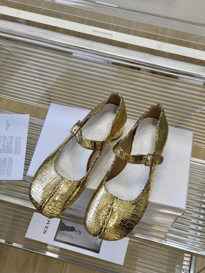High quality Maison Margiela MM6 split toe shoes Tabi Italian vegetable tanned sheepskinFor a small