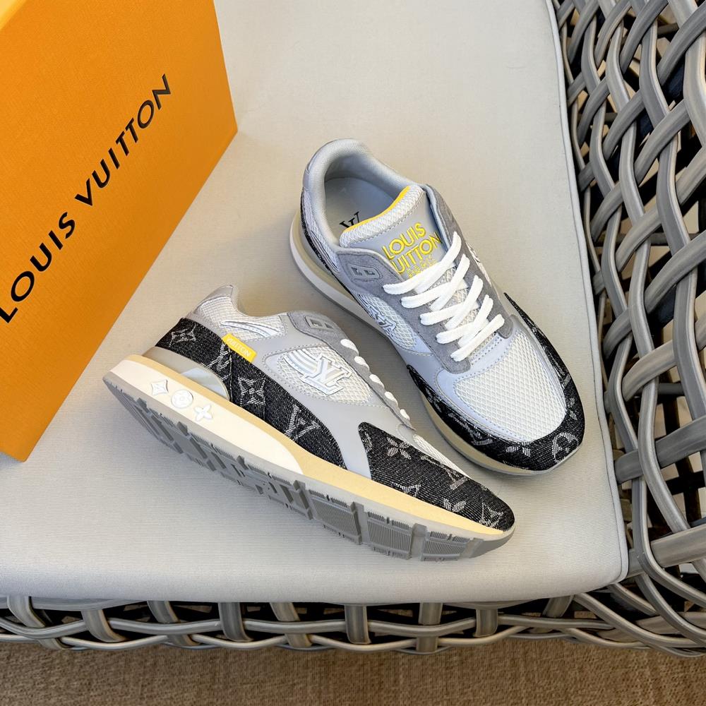 The Mens RUN AWAY Casual Sports Shoes are versatile enough to be worn with a variety of o