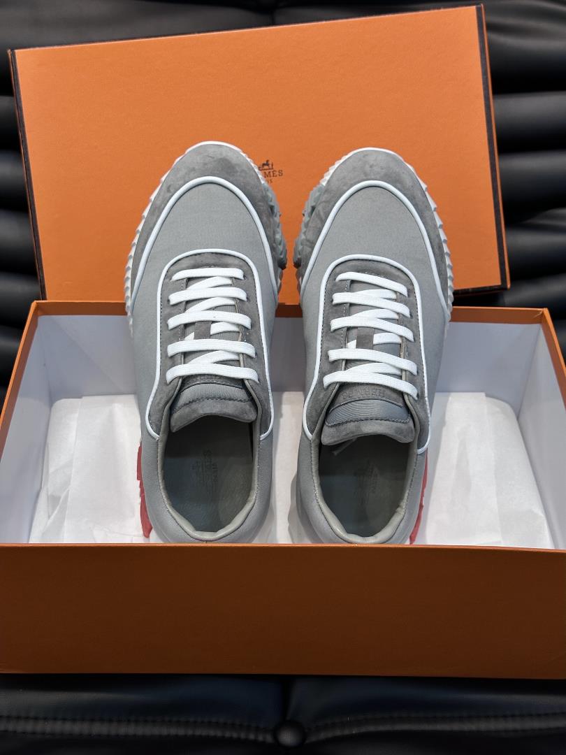 The new mens casual sports shoes in the H counter are made of hightech original fabric a