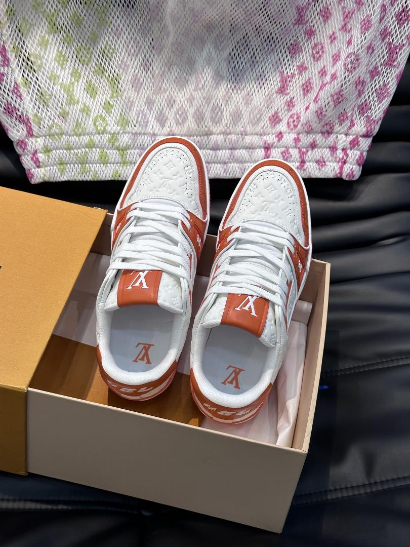 L Luxury Trainer Couple Casual Sneakers The sneaker records the classic creativity inspir