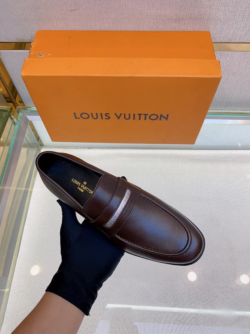 Lv brand  leather outsole SAINT GERMAN Slipon shoe This Slipon shoe leather shoes use imported