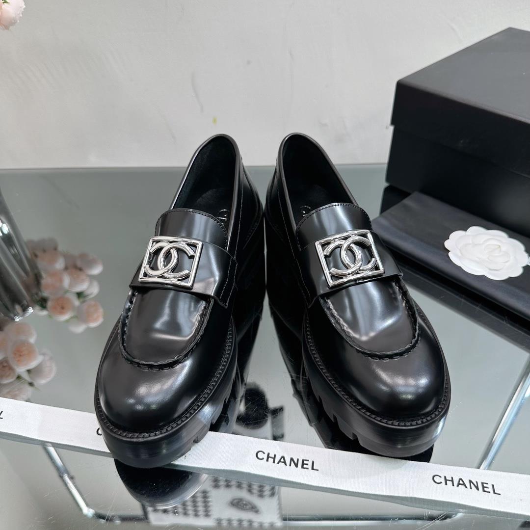 Thick base 2023s latest explosive Lefu single shoe with a college style and super beauty