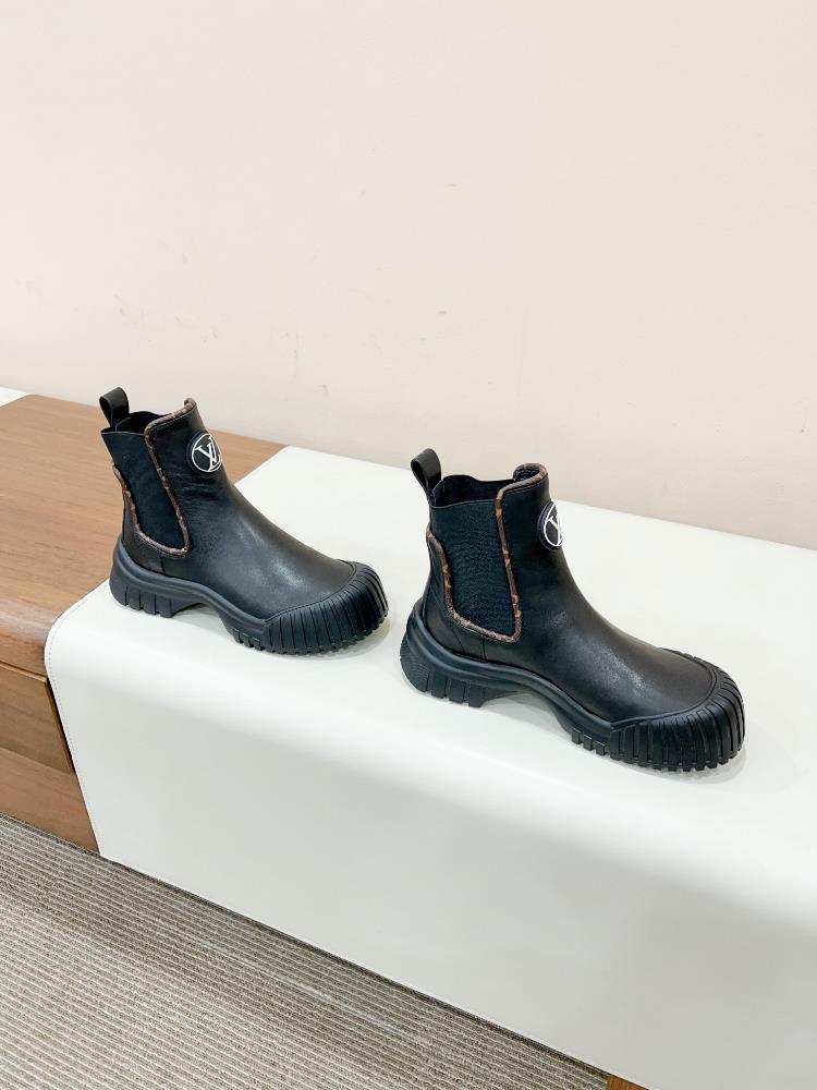 CertifiedLatest AutumnWinter Ruby Big Head Flat Bottom Short BootsShort boots inspire tre