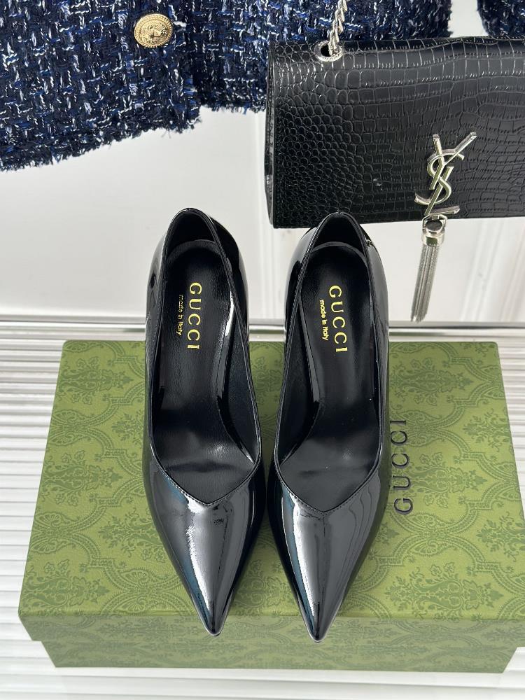 Factory price GUCC23S SpringSummer New Fashion ShowThin heeled pointed high heelsThe main
