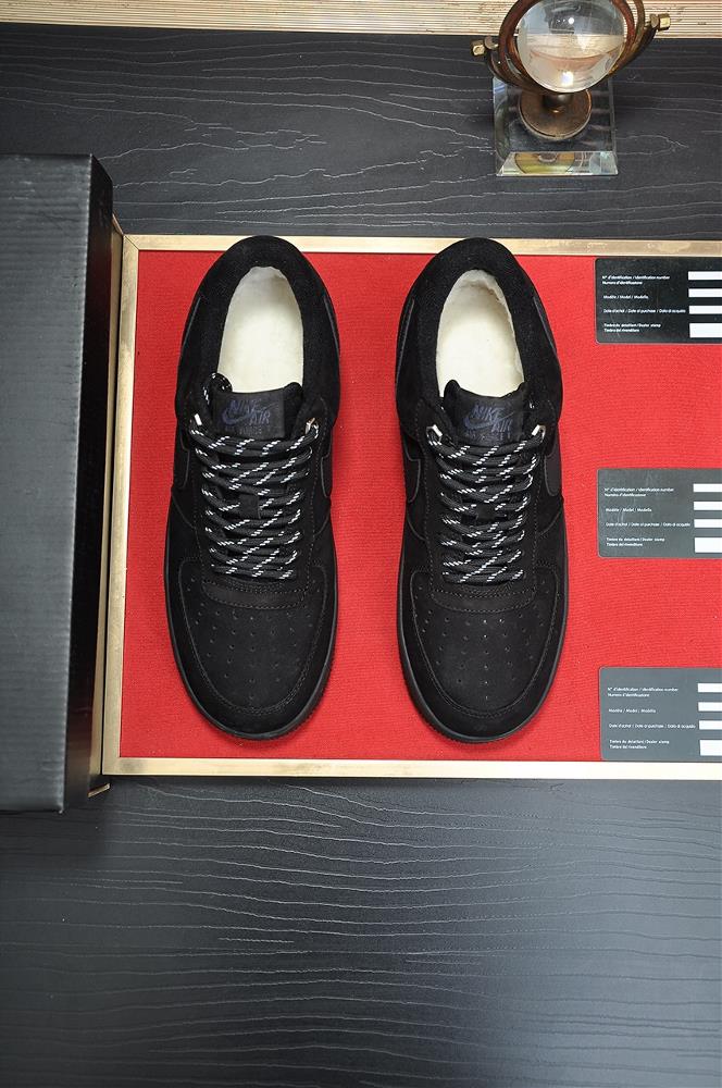 The NAPPA leather used in the construction of these shoes is not only luxurious and durabl