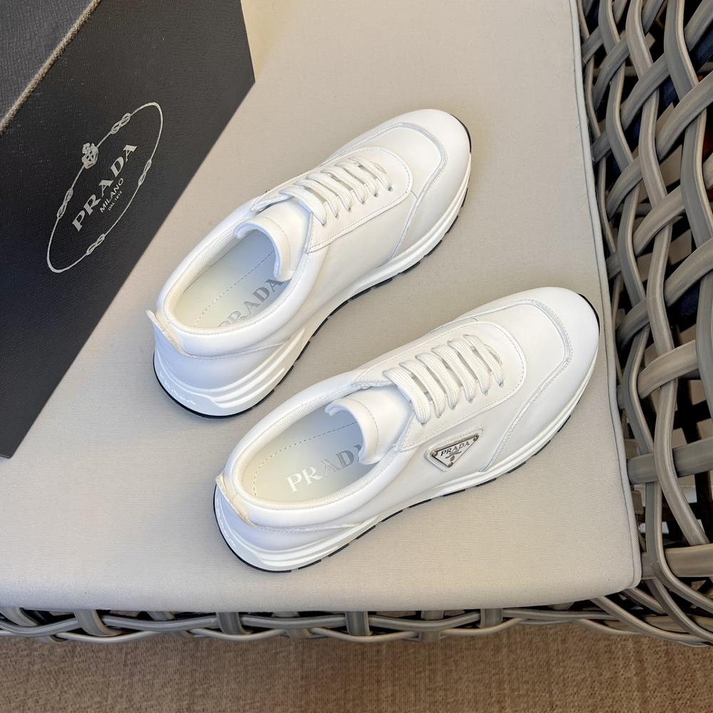 Prada highend mens lace up leather casual sports shoes are crafted with a triangular bra