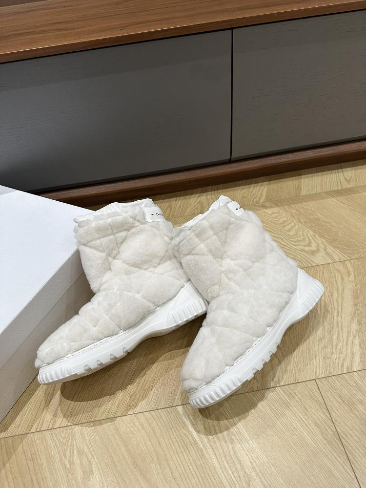 Dior boots are the epitome of luxury and style Crafted with meticulous attention to detai