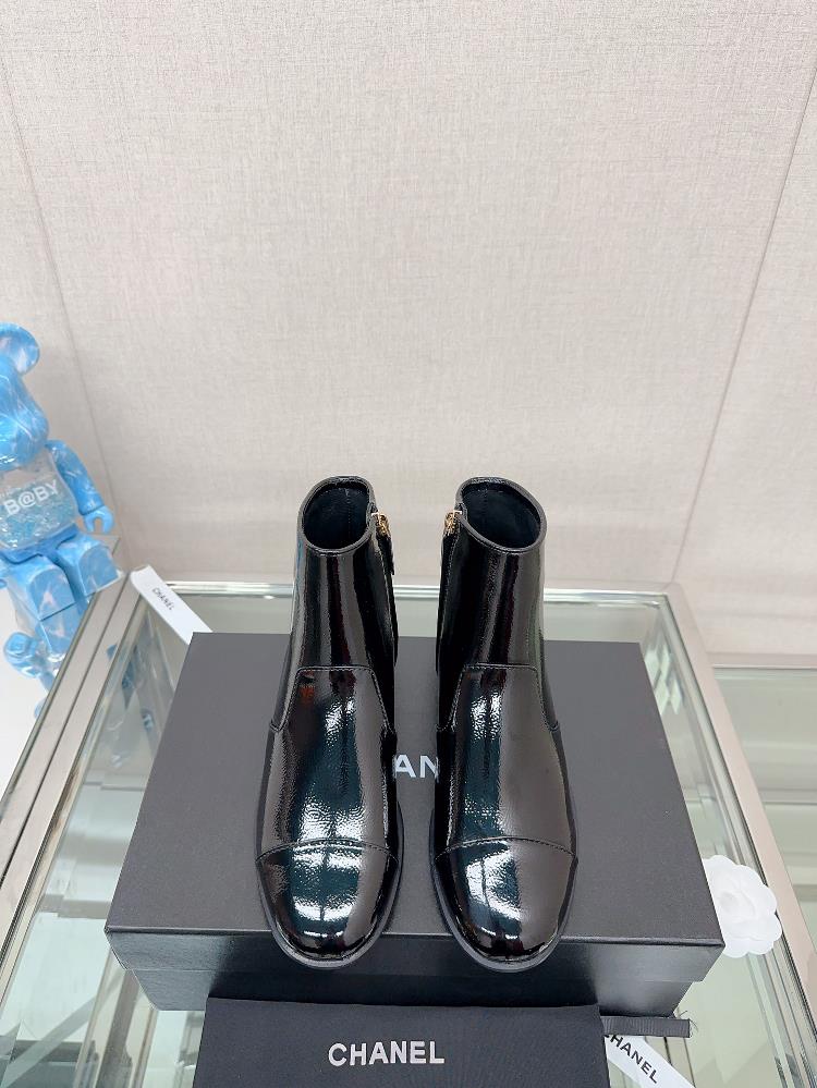 23Ss AutumnWinter New Change Little Fragrance Double C Flat Bottom Short BootsThe popularity of thi