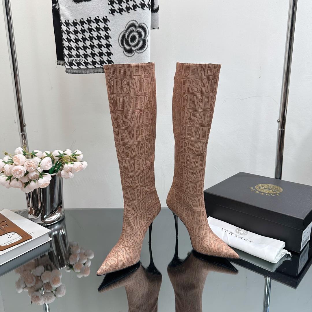 High version Versace SpringSummer 2023 new boots The Milan runway features a simple and c